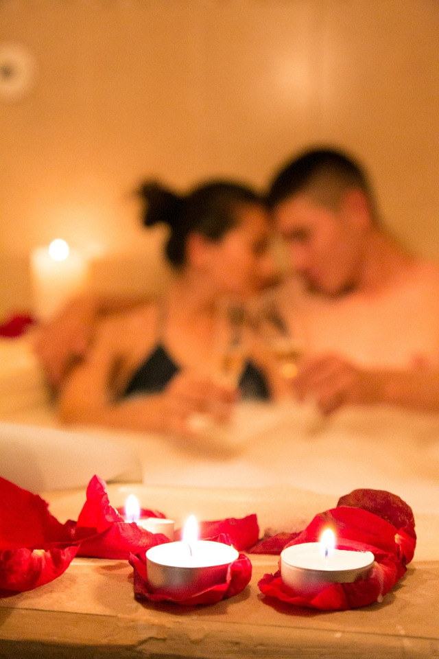 romantic couple spa candlelight